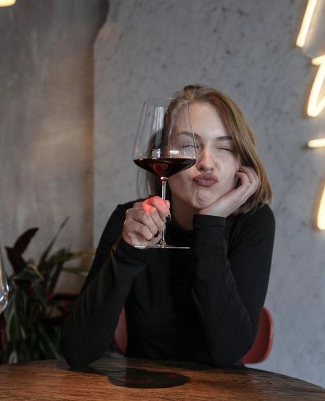 Posing With Wine Glasses, Pose With Drink In Hand, Poses With Wine Glasses, Poses With A Drink, Pose With Wine, Poses With Drinks, Drinking Wine Pose, Wine Poses, Wine Portrait