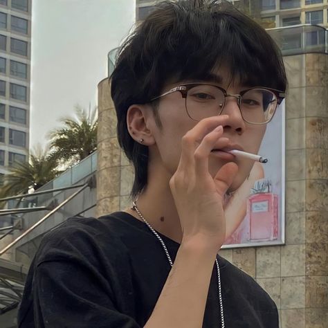 Aesthetic Glasses Men, Shh Pose, Rock Mullet, Punk Mullet, Asian Mullet, Asian Punk, Asian Man Haircut, Asian Haircut, Mullet Haircut