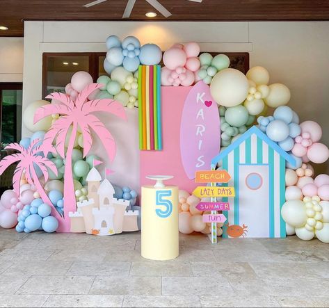 Birthday Party Paper Decorations, Beach Theme Birthday Party, Beach Theme Birthday, Palm Springs Party, Barbie Malibu, Beach Theme Party, Pool Party Themes, Beach Birthday Party, Tropical Birthday