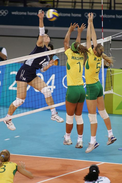 Volleyball Olympics, Pro Volleyball, Olympic Volleyball, Sport Outfits Gym, Sport Woman Fitness, Brazil Women, Women's Volleyball, Sport Body, Women Volleyball