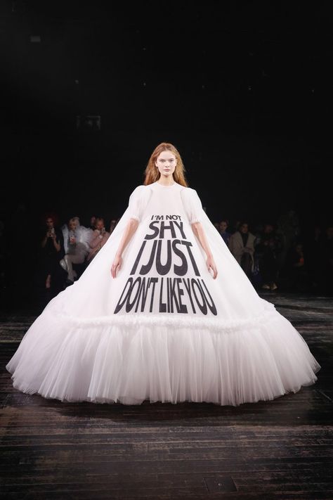 Viktor and Rolf demonstrate the "expressive power of clothing" in couture Spring Summer 2019 collection Viktor And Rolf, Victor And Rolf, Ellen Von Unwerth, Fashion Journals, Tilda Swinton, Couture Mode, Fashion Statements, Viktor & Rolf, Romantic Dress