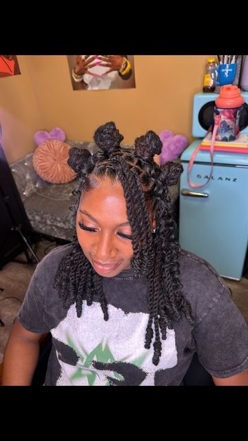 Loc’d by Lotus 🪷 on Instagram: "can’t say i haven’t been on the go allll summer long  ~ summer time is slowly coming to an end & i’ll be showing all of the amazing styles i’ve done these past few months! hope you all enjoy 💫~ bantu knot tiara with curls & a side bang 🩷✨ her lashes, her skin + this vaycay style???? 1000/10 😍🌴  ‼️ this is my ONLY BUSINESS PAGE. i’m NOT associated with TikTok or any other platforms.‼️ •  LIKE | SHARE | TAG !   #locs #locstyles #instantlocs #womenwithlocs #kidswithlocs #starterlocs #baltimorelocs #dmvlocs #dmvhair #locmaintanence #marylandloctician #laurelhairstylist #virginialoctian #cosmetoloy #celebrityloctician #dmvhairstylist #loctician #starterlocstyles #locjourney #naturalhair #retwist #locretwist #celebrityloctician #explorepage #marylandstylist # Loc Styles Two Buns, Easy Loc Styles To Do At Home, Loc Hairstyles Half Up Half Down, Feed In Loc Styles, Birthday Loc Hairstyles, Locs Bantu Knot Styles, Dreadlock Retwist Styles, Loc Styles No Retwist Medium, Loc Knot Bangs