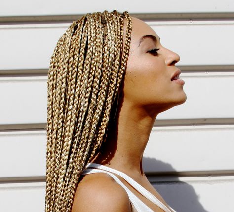 Summer Braid Care: Keep Your Hair In Shape All Season | StyleCaster Beyonce Braids, Braids Blonde, Braiding Hair Colors, Trendy We Fryzurach, Blonde Box Braids, Summer Braids, African Hair Braiding Styles, Blonde Braids, Long Box Braids