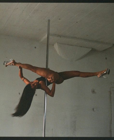 Dancer Lifestyle, Flipagram Instagram, Pole Art, Pole Dancing Fitness, Pole Dance Moves, Clubbing Aesthetic, Solange Knowles, Dancing Aesthetic, Kehlani