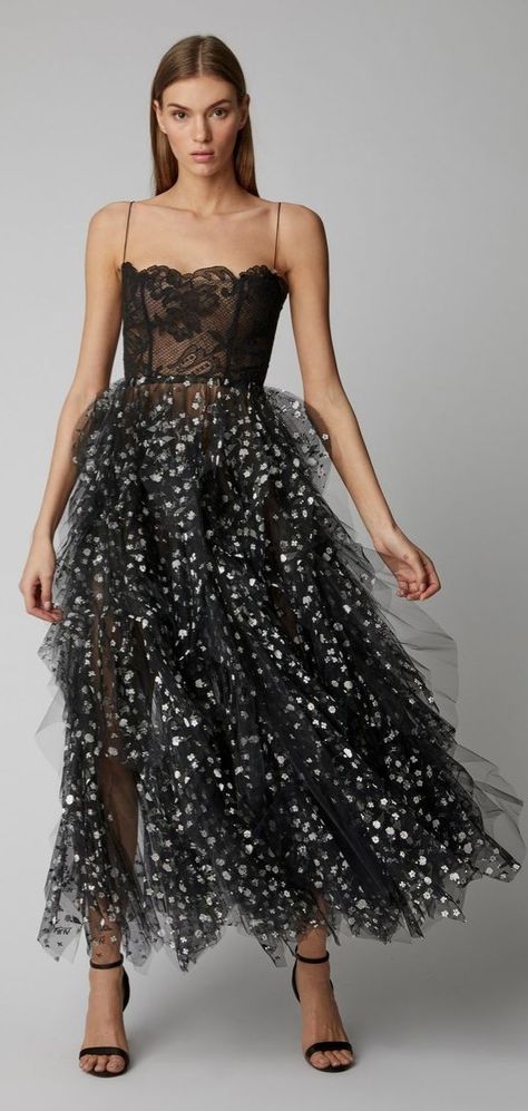 Midi Tulle Dress, Best Formal Dresses, Tulle Midi Dress, Dress With Sequins, Sleeveless Gown, Moda Chic, Beauty Dress, Wildest Dreams, Gala Dresses