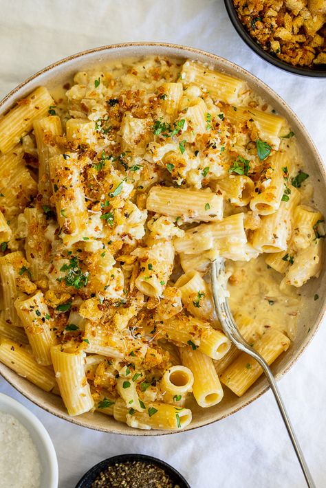 Cauliflower Rigatoni, Broccoli And Cauliflower Pasta, Vegetarian Penne Pasta Recipes, Cauliflower Pasta Sauce, Roasted Cauliflower Pasta, Simple Italian Recipes, Cauliflower Pasta Recipes, Cauliflower Dinner, Creamy Cauliflower Sauce