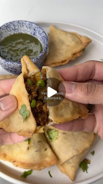 Pravesh on Instagram: "Veg Keema Samosa 🔼

I woke up with a CRAZY samosa craving and I made these irresistible veg keema samosas to meet that craving 👇🏾 

I’ve learnt how to make samose by watching my Nani Ji create the most incredible samose with the most flaky pastry over the years. 

(also this song now stays in my head rent free)

Ingredients -
 
150g veggie mince
200g plain flour
4 tbsp of water 
3 tbsp oil (plus more to fry)
50g frozen peas
3 cloves chopped garlic 
1/2 medium diced tomato
1 tsp cumin seeds
1/2 tsp garam masala
1/2 tsp red chilli powder
1/2 tsp chilli flakes
1/2 tsp turmeric powder
1/8 tsp chaat masala
2 tbsp chopped coriander 
Salt to taste

Method - 

🌶️ First create the dough by combining the flour, 1/2 tsp of the cumin seeds, oil and then gradually adding the Keema Samosa, Red Chilli Powder, Cumin Seeds, Chaat Masala, Turmeric Powder, Flaky Pastry, Chilli Flakes, Chopped Garlic, Samosa