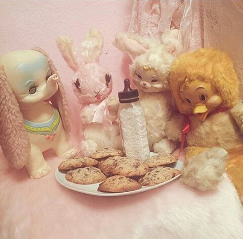 Toys Aesthetic, Rushton Toys, Creepy Cute Aesthetic, Doll Aesthetic, Bunny Doll, Vintage Kitsch, Doll Parts, Creepy Cute, Soft Grunge