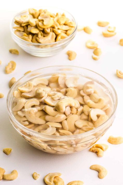 Learn how to soak cashews to add creaminess, flavor, and a nutritional boost to your recipes. From creamy sauces and dips to dairy-free desserts and nut milks, the possibilities are endless. Embrace these soaking techniques to elevate your culinary experiences! Sauces And Dips, Vegan Sandwich Recipes, Vegan Substitutes, Plant Based Desserts, Fast Dinner Recipes, Vegan Lunch Recipes, Healthy Vegan Desserts, Nutritious Recipes, Vegan Sauces