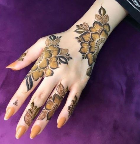 Simple Back Hand Mehndi Designs, Simple Back Hand Mehndi, Birmingham Photography, Hand Mehndi Designs, Mahendi Designs, Back Hand Mehndi, Simple Mehendi Designs, Henna Hand, Floral Henna Designs