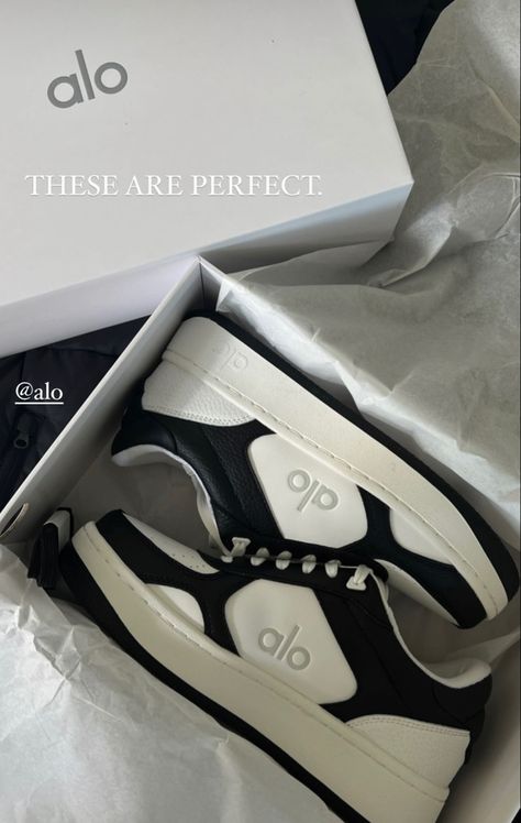 Alo Sneakers, Itzy Sneakers Aesthetic, Science Images, Accessories Bags Shoes, Alo Yoga, Fashion Sandals, Girly Shoes, Aesthetic Shoes, Swag Shoes