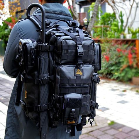 Tactical Gear Fashion, Techwear Backpack, Bug Out Bag List, Mochila Edc, Celana Kargo, Edc Bag, Edc Tactical, Tac Gear, Tactical Gear Loadout