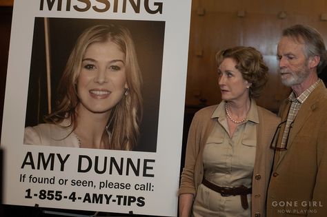 Gone Girl: Amy Dunne is missing Amy Dunne, Gillian Flynn, David Fincher, Rosamund Pike, Good For Her, Girl Movies, Gone Girl, Aesthetic Desktop Wallpaper, Evan Peters