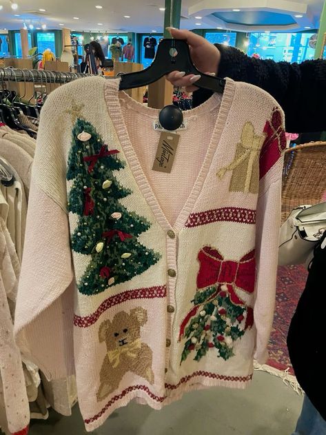 Ugly Sweater Aesthetic Ugly Christmas Sweater, Ugly Christmas Sweaters Aesthetic, Ugly Christmas Sweater Aesthetic, Vintage Christmas Sweater Outfit, Aesthetic Christmas Sweater, Christmas Outfit Inspo Aesthetic, Ugly Christmas Sweaters Outfit Fashion, Cute Ugly Sweater Outfits, Christmas Sweaters Aesthetic