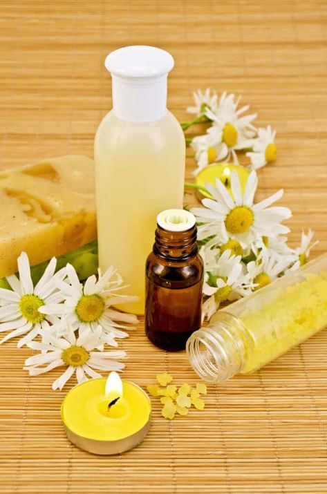 Chamomile Skin Benefits, Chamomile Benefits, Lemon Juice Recipes, Folk Medicine, Skin Growths, Healing Salves, Chamomile Essential Oil, Natural Cold Remedies, Skin Tissue