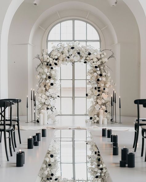 The concept of a black and white chamber wedding 🤍🩶🖤 #mg_eventdesign Black Wedding Aisle Decor, Black And White Wedding Minimalist, Black And White Wedding Arch Ideas, Black Tie Wedding Ceremony, Wedding Minimalist Decorations, Black Wedding Aisle, Black Tie Wedding Flowers, Black Wedding Arch, Black Aisle Runner