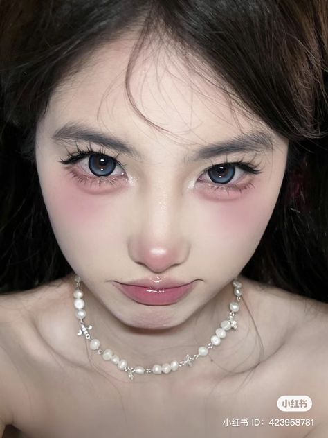 Douyin Vs Ulzzang, Douyin Chinese Makeup, Douyin Makeup Inspiration, Douyin Siren Eyes, Douyin Makeup Igari, Douyin Makeup Aesthetic, Douyin Cosplay Makeup, Douyin Doll Makeup, Douyin Christmas Makeup