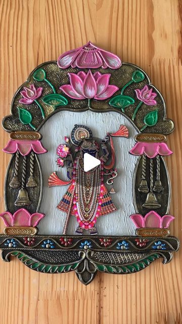 Shreya’s Crafteria™️ on Instagram: "Sharing the final outcome of the jharokha.  New added to the collection.   Jharokha with antique look.   I m jst stunned with its final output.   Like ❤️ Share ❤️ Follow❤️ Show some love ❤️  Colours by @hobbyideasindia  @shreyacrafteria  #shreyacrafteria #anandciry  #wallplates#wallplatesdecor #antiquekharokha #jharokha #clayjharokha #beautifulhomes #aestheticart #aestheticdecor #aestheticvideos #originalartworks #dowithlove #designlife #designlove" Jharokha Decor Diy, Jharokha Decor, Plaster Crafts, Diy Art Painting, Aesthetic Videos, 3d Art, Plates On Wall, Diy Art, Aesthetic Art