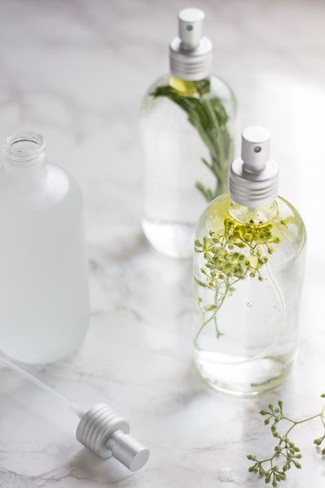 3 Mood-Boosting Room Sprays to Help Beat the Winter Blues | http://helloglow.co/mood-boosting-room-sprays/ Diy Room Spray, Hello Glow, Natural Air Freshener, Holiday Room, Home Smell, Home Spray, Room Sprays, Winter Candle, Diy Holiday Gifts