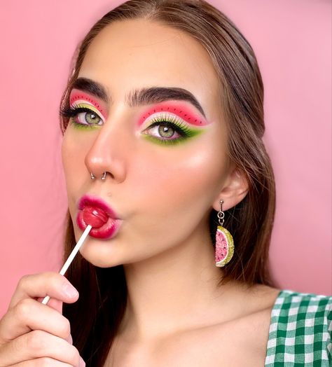 Summer Vibes Makeup, Harry Styles Inspired Makeup, Kiwi Eye Makeup, Strawberry Themed Makeup, Watermelon Eyeshadow, Watermelon Makeup Eye, Harry Styles Makeup, Makeup Inspired By Fruits, Strawberry Makeup Look