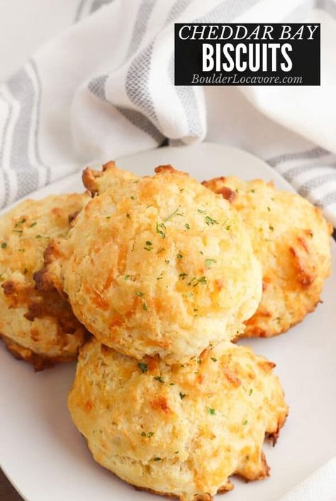 Light, buttery Cheddar Bay Biscuits are full of light garlic and cheese flavor. Soft inside with a golden crust brushed with melted butter. Fast and easy to make! Great regular OR gluten-free. Gluten Free Cheese Biscuits, Lobster Biscuits, Zucchini Cheddar, Red Lobster Cheddar Bay Biscuits, Garlic Cheddar, Cheesy Biscuit, Lemon Rosemary Chicken, Cheddar Bay Biscuits, Garlic Cheese Bread