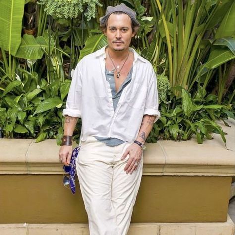 Sunday Inspiration✨ #sundayinspo #menswear #johnnydepp Johnny Depp Style Clothes, Johnny Depp Outfits, Rockstar Aesthetic Outfits, Tomboyish Outfits, Boys Food, Johnny Depp Style, Kaptan Jack Sparrow, Sunday Inspiration, Young Johnny Depp