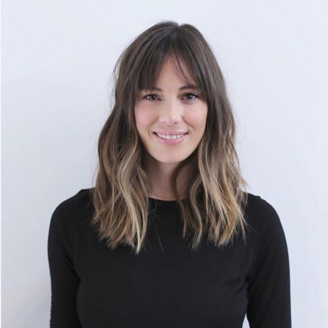 Whether you have long hair, short hair or something in between, this is going to be the year you get bangs. Read on for inspo for hairstyles with bangs. Cool Hairstyles For Girls, Parted Bangs, Chop Chop, Fabulous Hair, Bangs With Medium Hair, Hello Lovely, Long Hair With Bangs, Hair Colours, Mid Length Hair