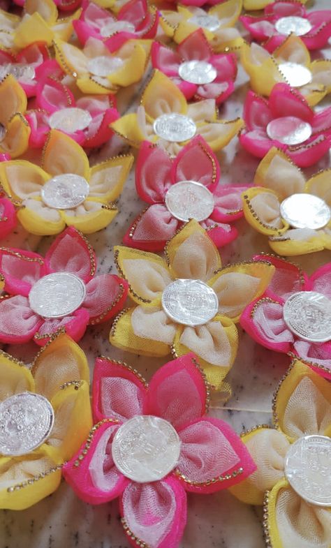 Coin Packing Ideas For Wedding, Silver Coin Decoration Ideas, Silver Coin Packing Ideas For Wedding, Coin Decoration Ideas, Coin Packing Ideas, Packing Ideas For Wedding, Chhab Decoration, Thali Decoration, Welcome Home Baby