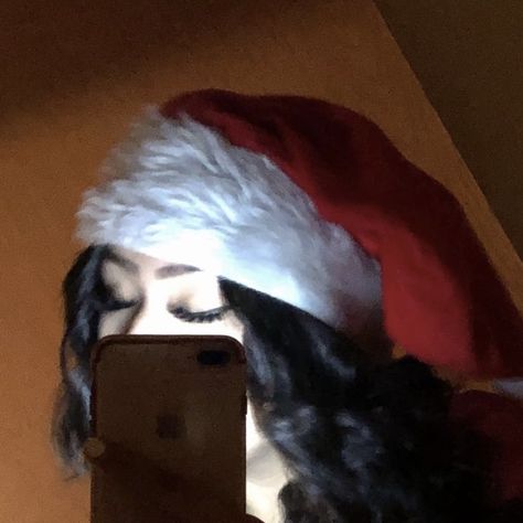 Christmas Instagram Pictures, Egirl Pfp, Funny Face Photo, Christmas Pfp, Girl Gang Aesthetic, Face Profile, Dog Icon, Boys With Curly Hair, Swag Girl Style