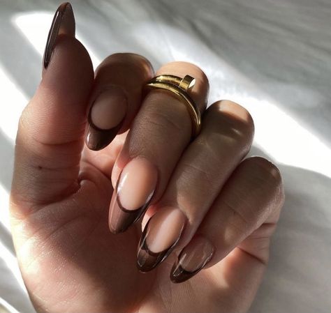 Fall Nail Inspo Almond Short, Fall Nail Design Ideas 2024, Autumn Nails Almond Shape, Dark Orange Nails, Fall Transition Nail Colors, Almond Shape Fall Nails, Chestnut Nails, Cocktail Nails, Nail Autumn