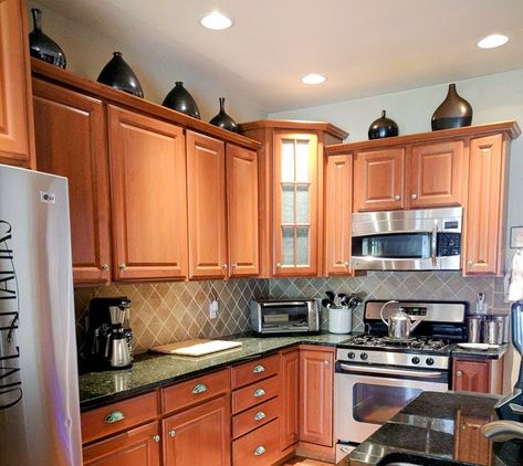 How To Organize Kitchen Appliance Cords Easily And Effectively Red Kitchen Cabinets, Dapur Rustic, Vintage Kitchen Cabinets, Contemporary Kitchen Cabinets, Old Kitchen Cabinets, Rental Kitchen, Silver Handles, Rustic Kitchen Cabinets, Best Kitchen Cabinets