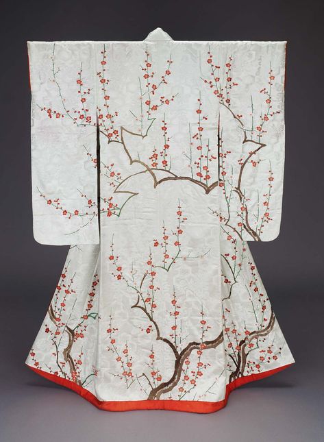 Kimono (furisode) Japanese Edo period 19th century. Long-sleeved robe with design of plum tree branches in red, pink, green, brown and white silk embroidery on a white silk damask with chyrsanthemum and totoiseshell pattern (kikkôo-mon); lined with reddish-orange silk, with padded hem. Furisode Kimono, Japanese Costume, Traditional Japanese Kimono, Kimono Design, Kimono Obi, Japanese Clothing, Japan Kimono, Kimono Pattern, Beautiful Kimonos