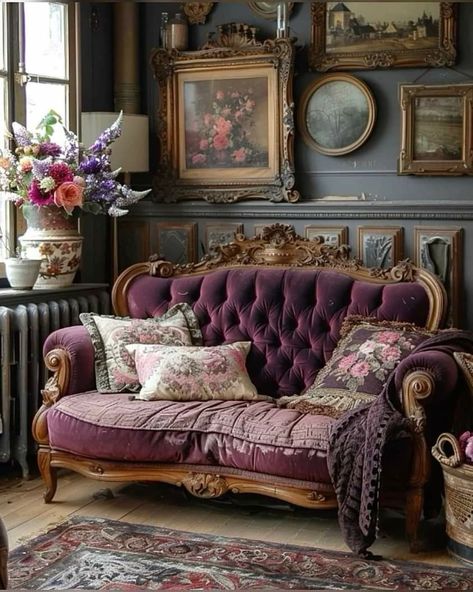 Vintage Furniture Interior, Victorian Style Living Room Ideas, Casa Vintage, Victorian Furniture, Victorian Decor, Dream Rooms, Dream House Decor, Dream Home Design, Victorian Homes