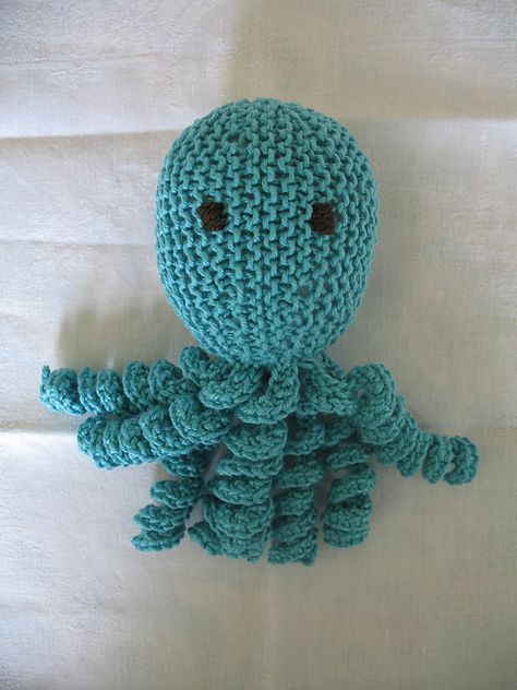 Ravelry: irishmagda's Knitted Octopus for a preemie: Free Pattern from prawelewe.pl Knitted Octopus, Octopus Knitting Pattern, Octopus Knitting, Owl Knitting Pattern, Knitted Stuffed Animals, Knitting For Charity, Baby Hat Knitting Pattern, Crochet Baby Beanie, Loom Knitting Projects