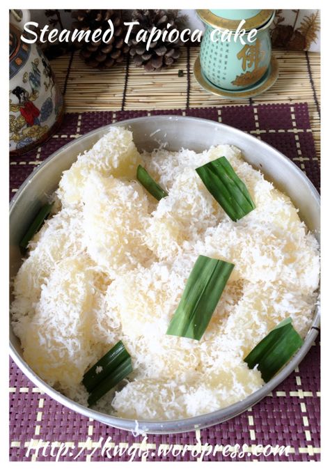 My Mum’s Tapioca Cake–Steamed Tapioca Cake Or Kuih Ubi Kayu (木薯蒸糕） – GUAI SHU SHU Chinese Desert, Asian Deserts, Tapioca Cake, Yam Cake, Apam Balik, Nyonya Kuih, Stick Rice, Tapioca Recipes, Kuih Lapis