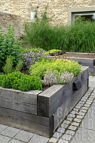 CONTEMPORARY_WALLED_KITCHEN_GARDEN Plan Potager, Diy Raised Garden, Raised Garden Beds Diy, Veg Garden, Have Inspiration, The Secret Garden, Veggie Garden, Edible Garden, Small Gardens