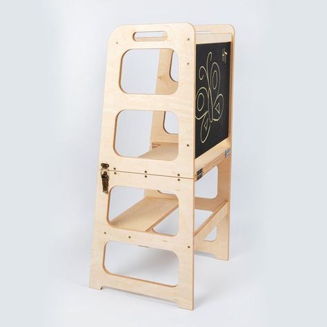 Use the wooden learning tower to let the child personally participate in daily life, learn daily life skills, cultivate the independence of the child! Blackboard Kitchen, Weaning Table, Toddler Tower, Helper Tower, Toddler Step Stool, Toddler Kitchen, Kitchen Step Stool, Childrens Kitchens, Montessori Furniture