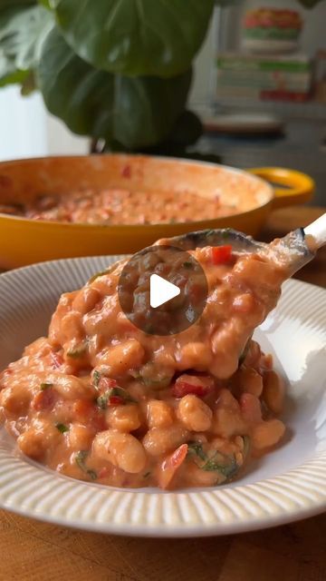 Easy Recipe | Meal Prep on Instagram: "10: High protein creamy tomato and basil beans
Via @sophsplantkitchen 

It’s tomato season guys so make the most whilst they’re at their best. This also works really well with slightly-past-their-best toms so save for later when you need it.

Protein breakdown:

Beans: 31g
Tofu: 34g
Nooch: 8g
Miso: 4g

Total: 77g
/2 = 38.5g

Ingredients

1/2 an onion, finely chopped
5 cloves garlic, crushed
1 tbsp tomato puree
3-4 large tomatoes, chopped
2 x 400g tins of butterbeans
Small handful of torn fresh basil
250g firm tofu - I used tomato flavoured @taifuntofu but if you can’t find this, just use firm tofu and add a bit more tomato puree and salt
3 heaped tbsp nooch
2 tbsp white miso
Splash of water

To serve:
More fresh basil
Extra virgin olive oil
Toasted so Chili Casserole, Lentils Beans, Splash Of Water, Vegan Stew, Tomato Puree, Tomato Season, Firm Tofu, White Miso, Lentil Recipes