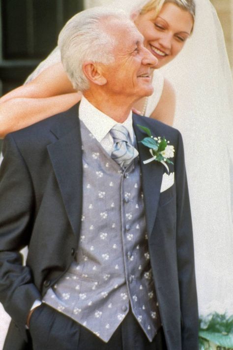 How To Dress The Father Of The Bride Father Of The Bride Attire, Wedding Parents, Father Of The Bride Outfit, Bride Suit, Bride And Groom Outfits, Bride Attire, Father Of The Groom, Fashion Bride, Tuxedo Vest