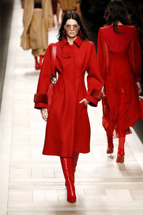 She Painted the Runway Red in a Monochrome Outfit at Fendi Red Monochromatic Outfit, Red Monochrome Outfit, Kendall Jenner Fashion Week, Red Monochromatic, Fendi Runway, Red Runway, Casual Attire For Women, Flannel Outfits, Monochromatic Outfit