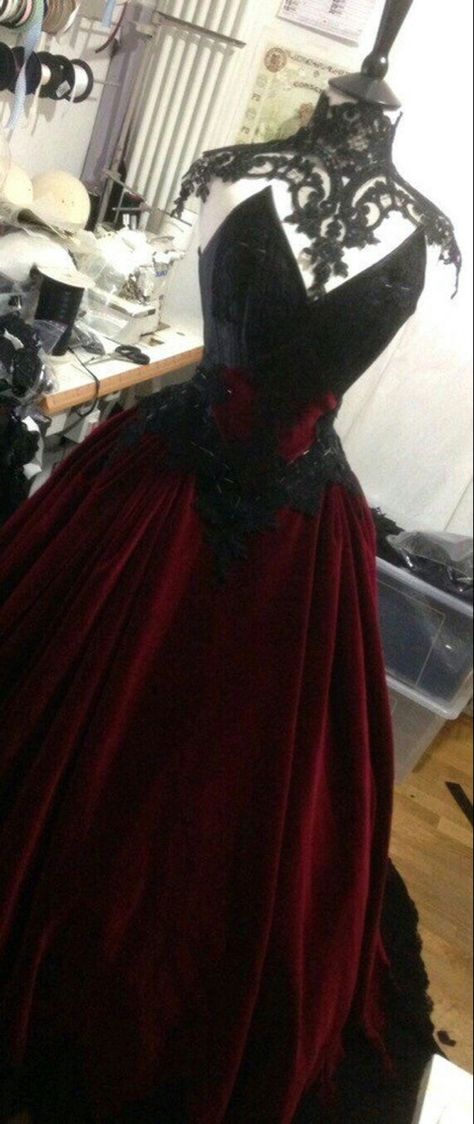 Ball Gowns Prom Elegant, Ball Gowns Aesthetic, Prom Elegant, Ball Gowns Wedding Dress, Gothic Wedding Dress, Kids Gown, Gowns Prom, Ball Gowns Evening, Fantasy Gowns