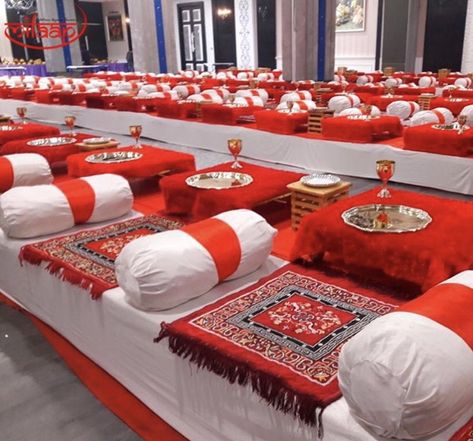 Dinner Seating Arrangement, Goth Setup, Rajasthani Decor, Event Venue Design, Indian House Design, Venue Design, Market Decor, Wedding Lunch, Simple Stage Decorations