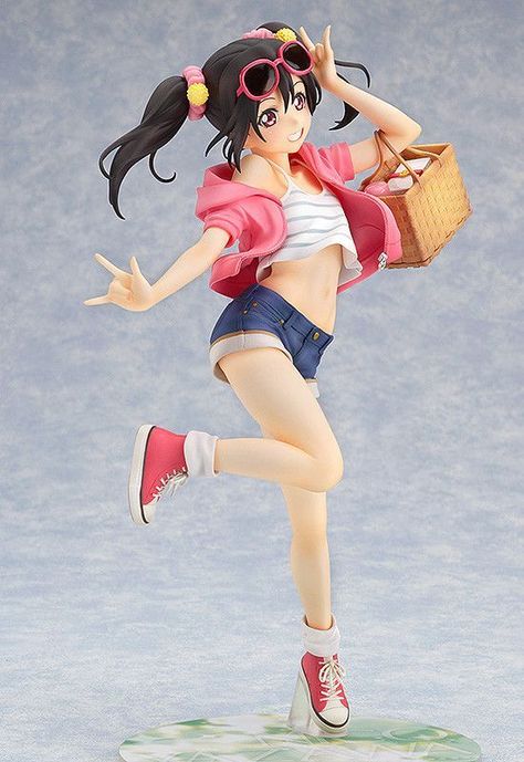 Action Figures Anime, Nico Yazawa, Diamond Comics, Anime Figurine, Energetic Body, Anime Figurines, Figure Poses, Drawing Projects, Dynamic Poses