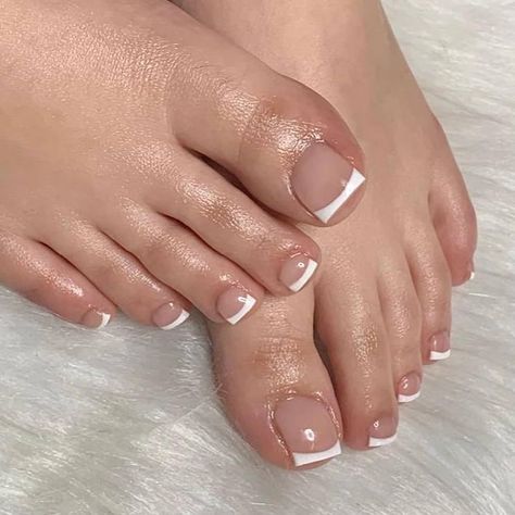 French Tip Gel Pedicure, Toe Nail Acrylic French Tip, French Nails Toes, Natural Toe Nails, Toe Acrylic Nails, French Tip Toe Nails, Homecoming Inspo, French Tip Toes, Easy Toe Nail Designs