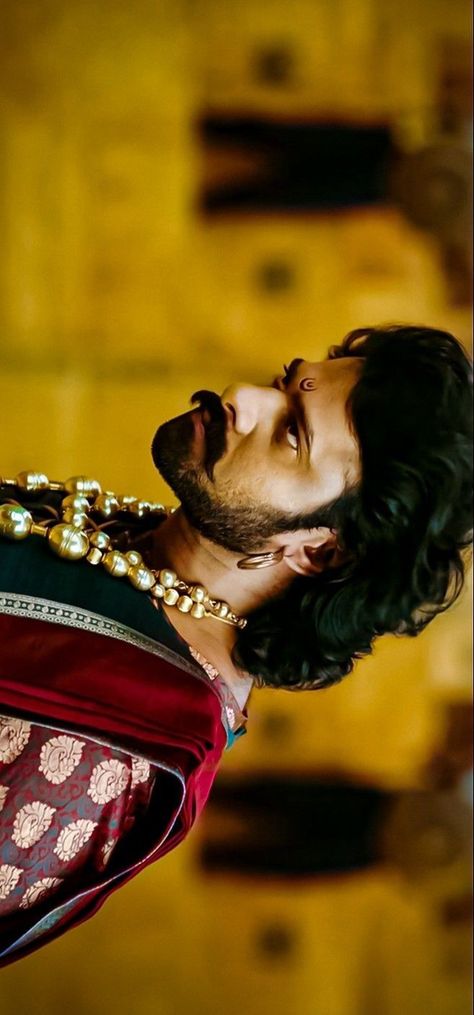 Bahubali Movie, Prabhas Actor, Actors Illustration, Prabhas Pics, Warriors Illustration, Ms Dhoni Photos, Mens Hairstyles Thick Hair, Photo Album Design, Bollywood Hairstyles