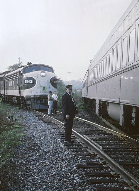 SOU FP7 6143 with Train 18, the Birmingham Special at Front Royal Jct., Front… Front Royal Virginia, Southern Rail, Southern Trains, Vintage Trains, Railroad Art, River Bridge, Railroad History, Southern Railways, Norfolk Southern