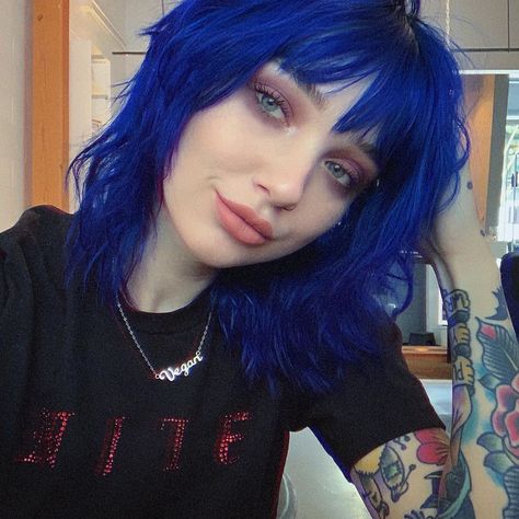 Coraline Blue Hair, Blue Hair Dark, Hair Dye Brands, Short Blue Hair, Blue Hair Color, Dark Blue Hair, Hair Chalk, Dyed Hair Inspiration, Hair Color Blue