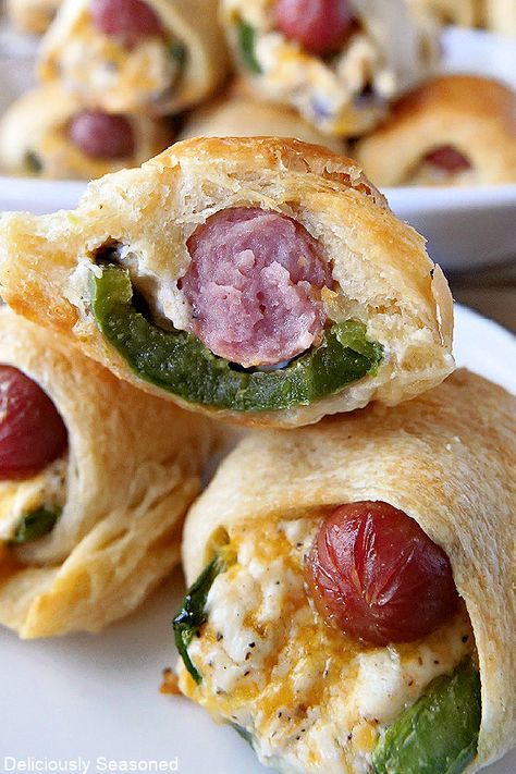 Jalapeno Popper Pigs in a Blanket are two delicious favorites in one, jalapeno poppers and pigs in a blanket. The Ultimate party food! Popper Pigs In A Blanket, Breakfast And Brunch, Jalapeno Popper, Party Dips, Pigs In A Blanket, Favorite Appetizers, Football Food, Finger Food Appetizers, Snacks Für Party