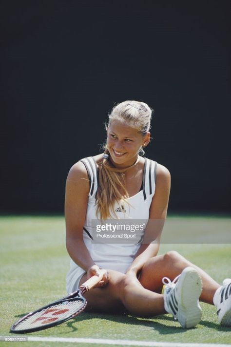 Anna Kournikova Tennis Hairstyles, Mode Tennis, Tennis Lifestyle, Tennis Aesthetic, Female Tennis, Tennis Outfits, Anna Kournikova, Ladies Tennis, Tennis World