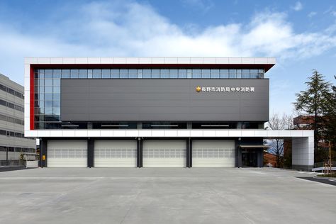 Warehouse Design Architecture, Modern Warehouse Design Exterior, Warehouse Design Exterior, Modern Warehouse Design, Factory Facade Design, Auditorium Design, Store Architecture, Modern Warehouse, Metal Building Designs